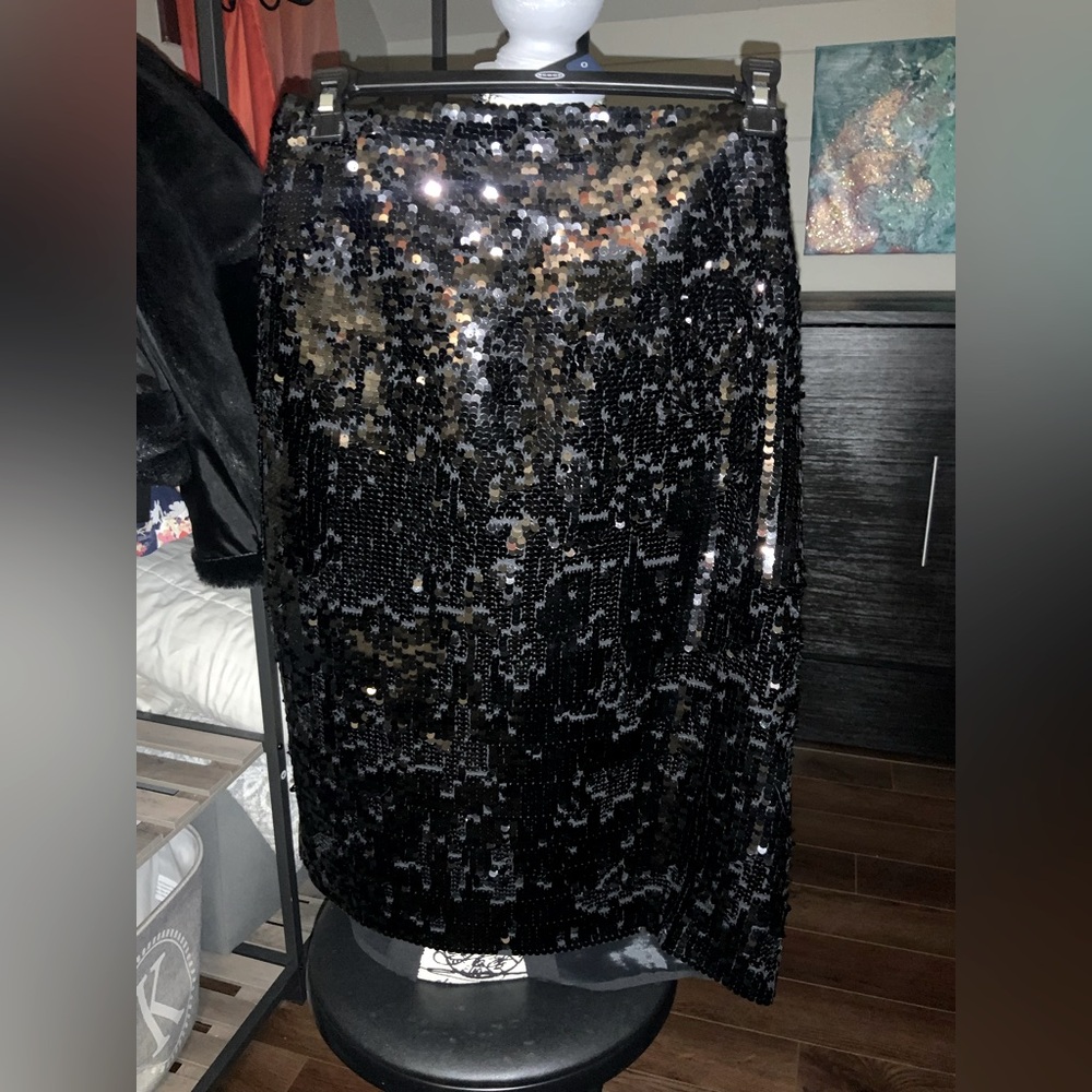 Sequins pencil skirt .